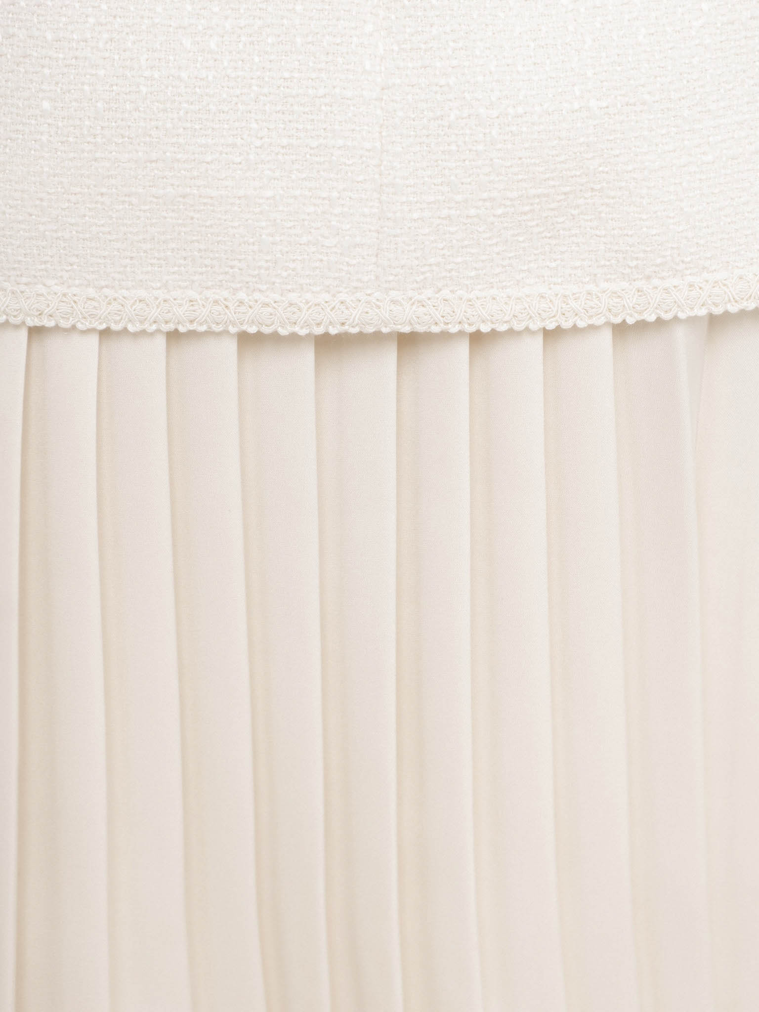 Платье из твида с плиссированной юбкой