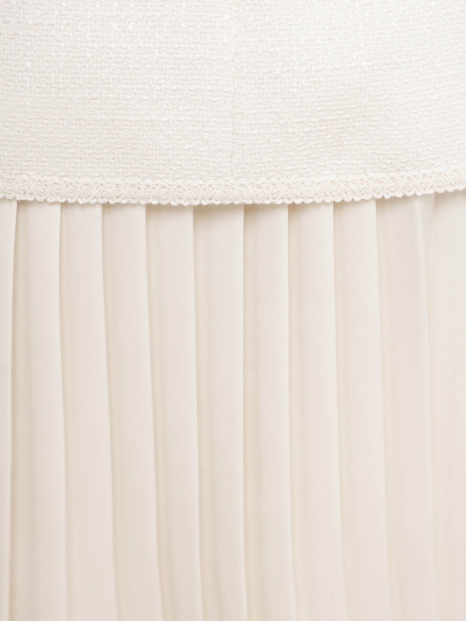 Платье из твида с плиссированной юбкой