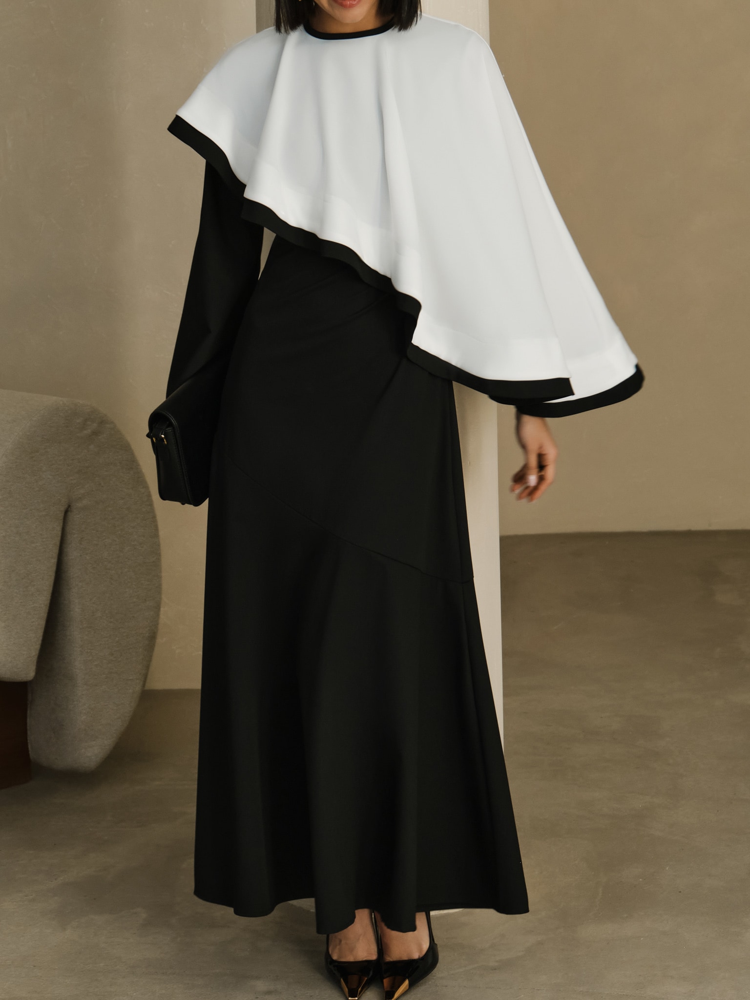 Robe maxi avec cape contrastée