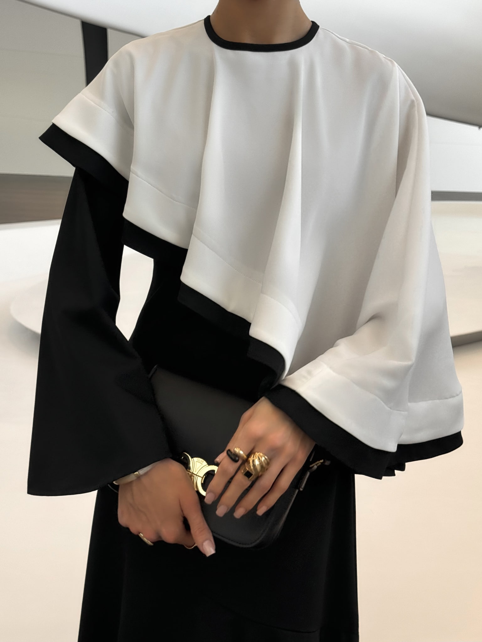 Robe maxi avec cape contrastée