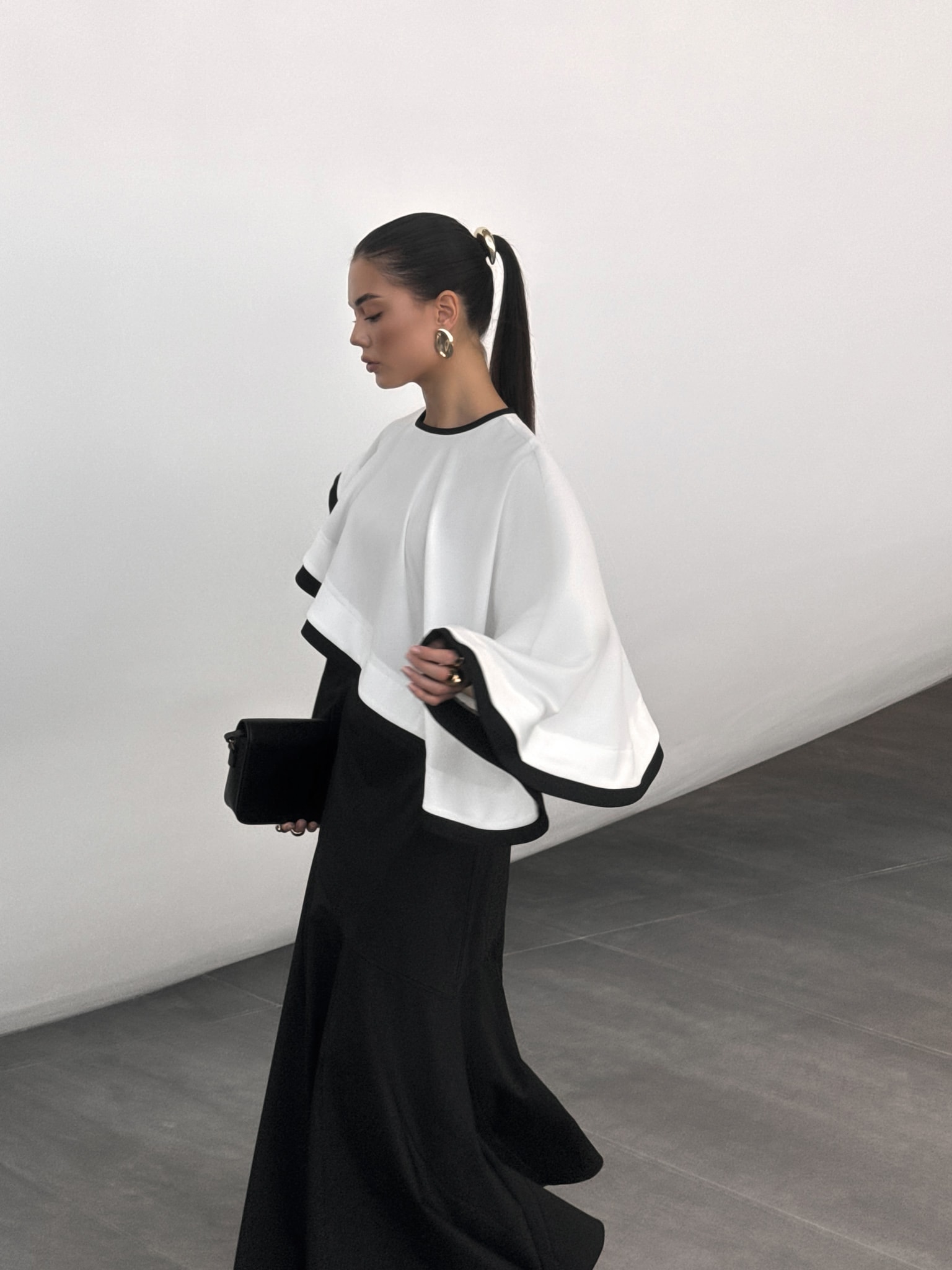 Robe maxi avec cape contrastée