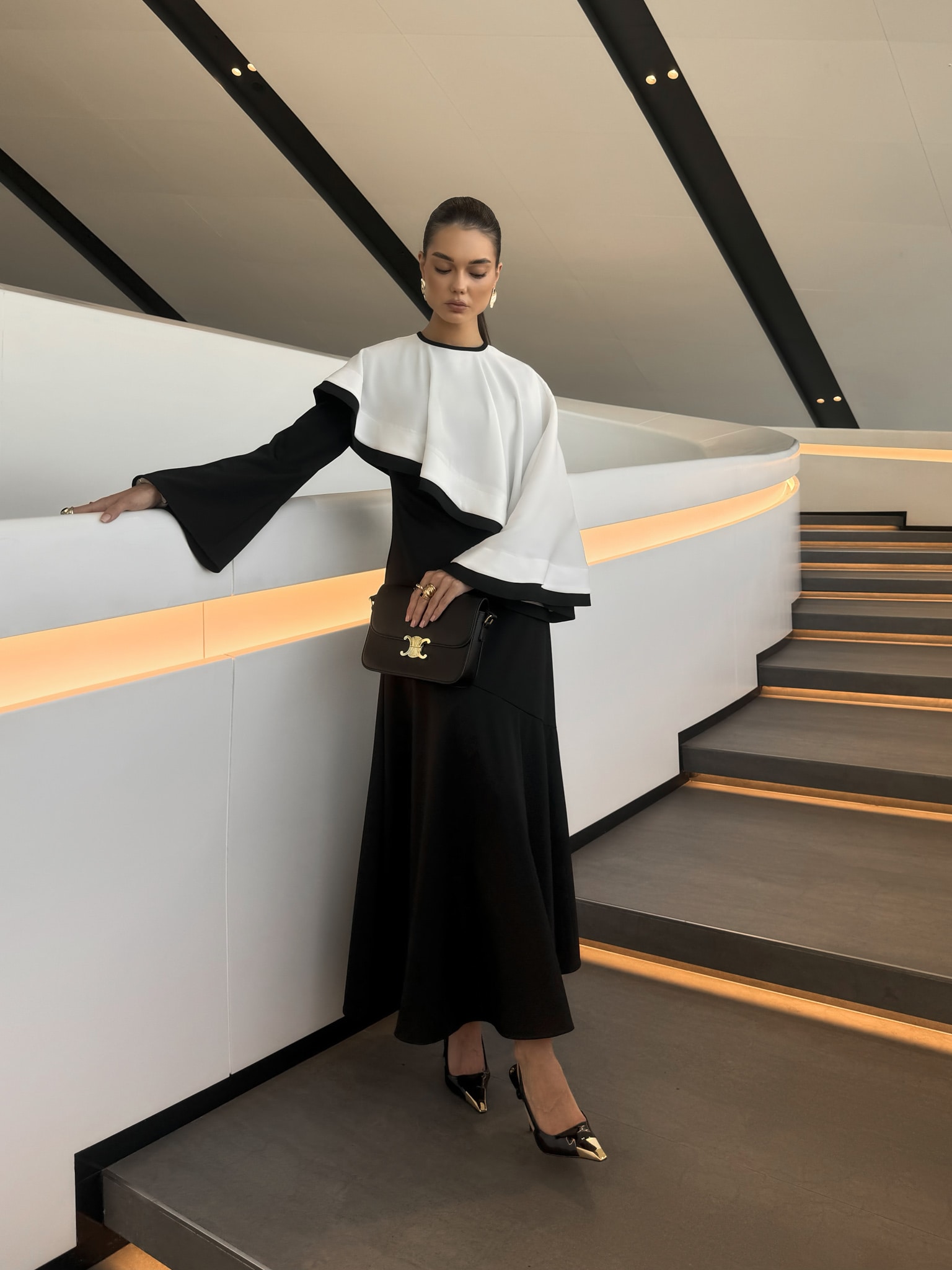 Robe maxi avec cape contrastée