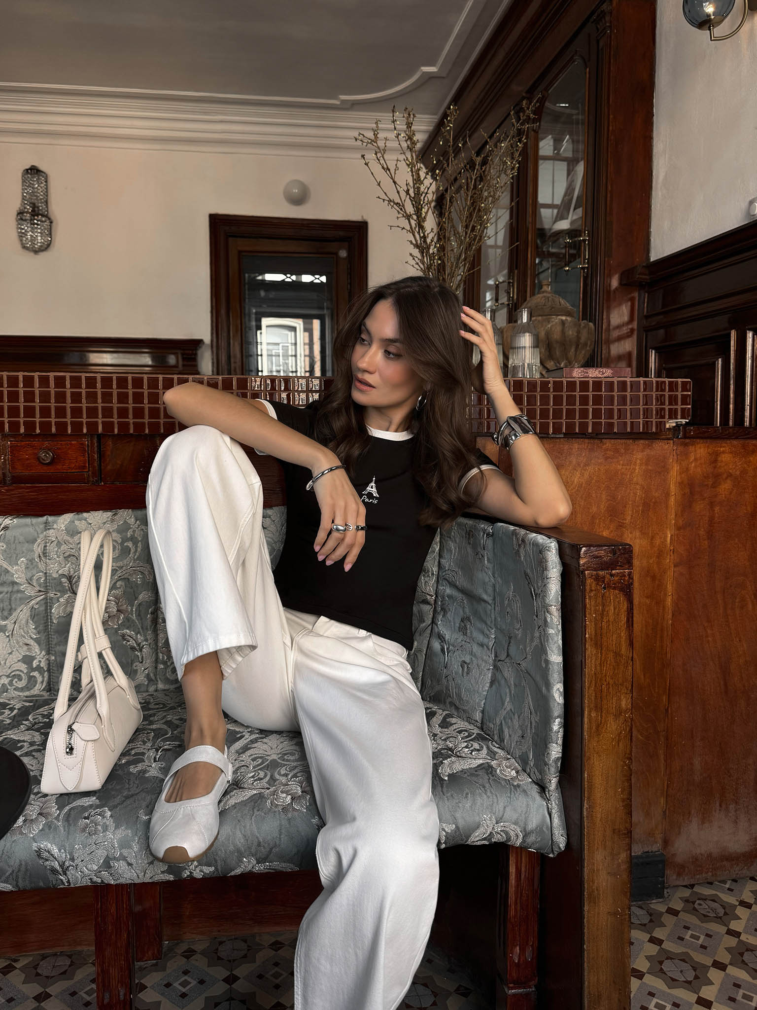 Fitted T-shirt with contrasting edge and a print