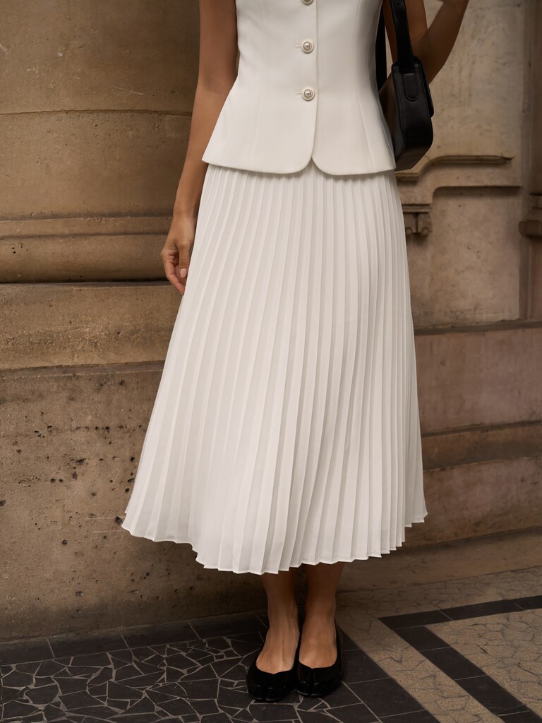 Pleated midi skirt in light fabric