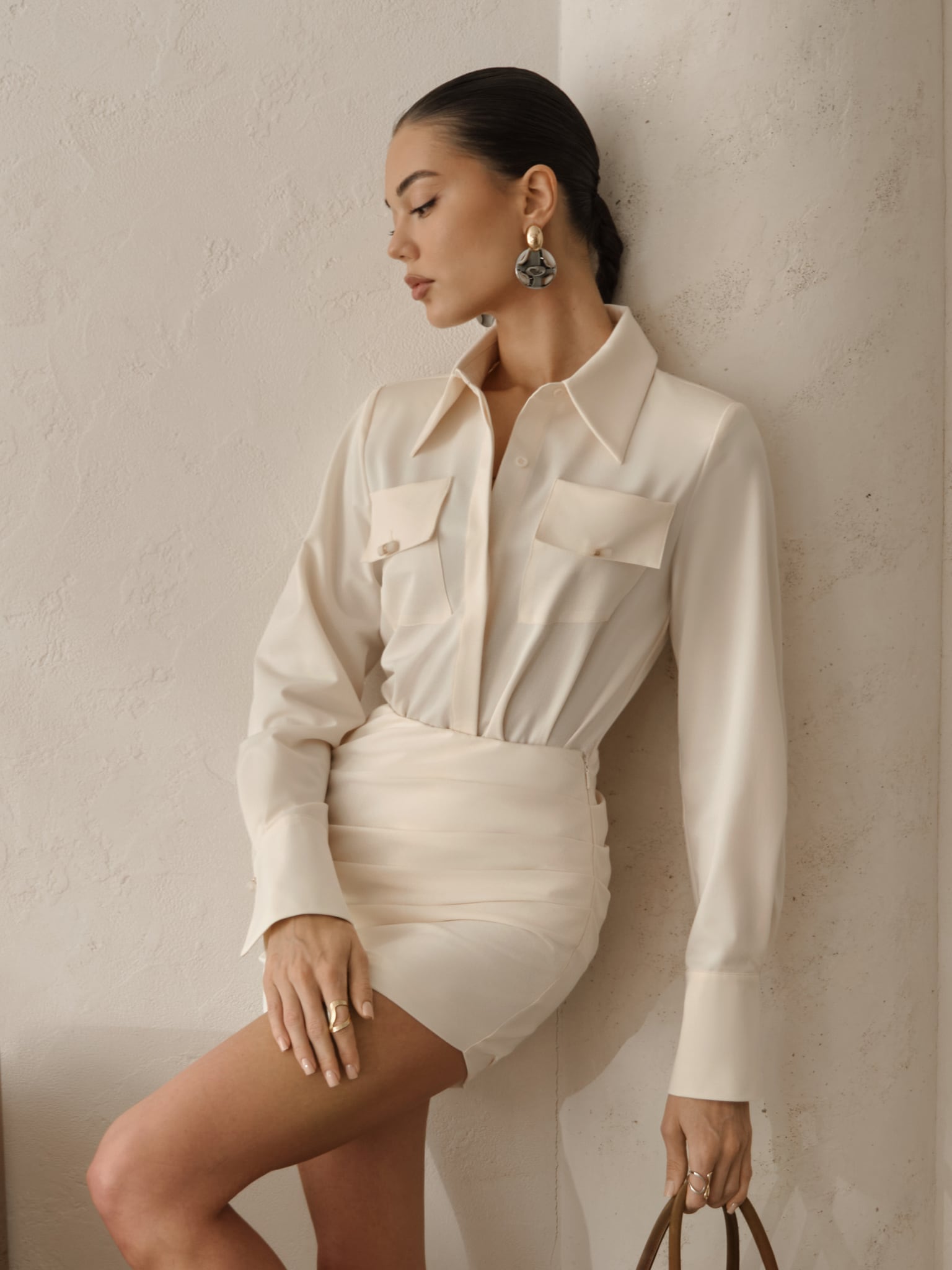 Платье мини с отложным воротником и юбкой со складками