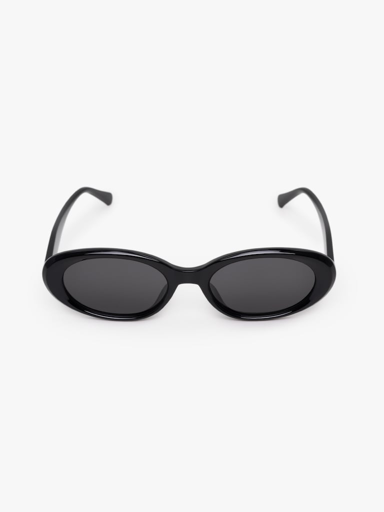 Oval sunglasses with plastic frames