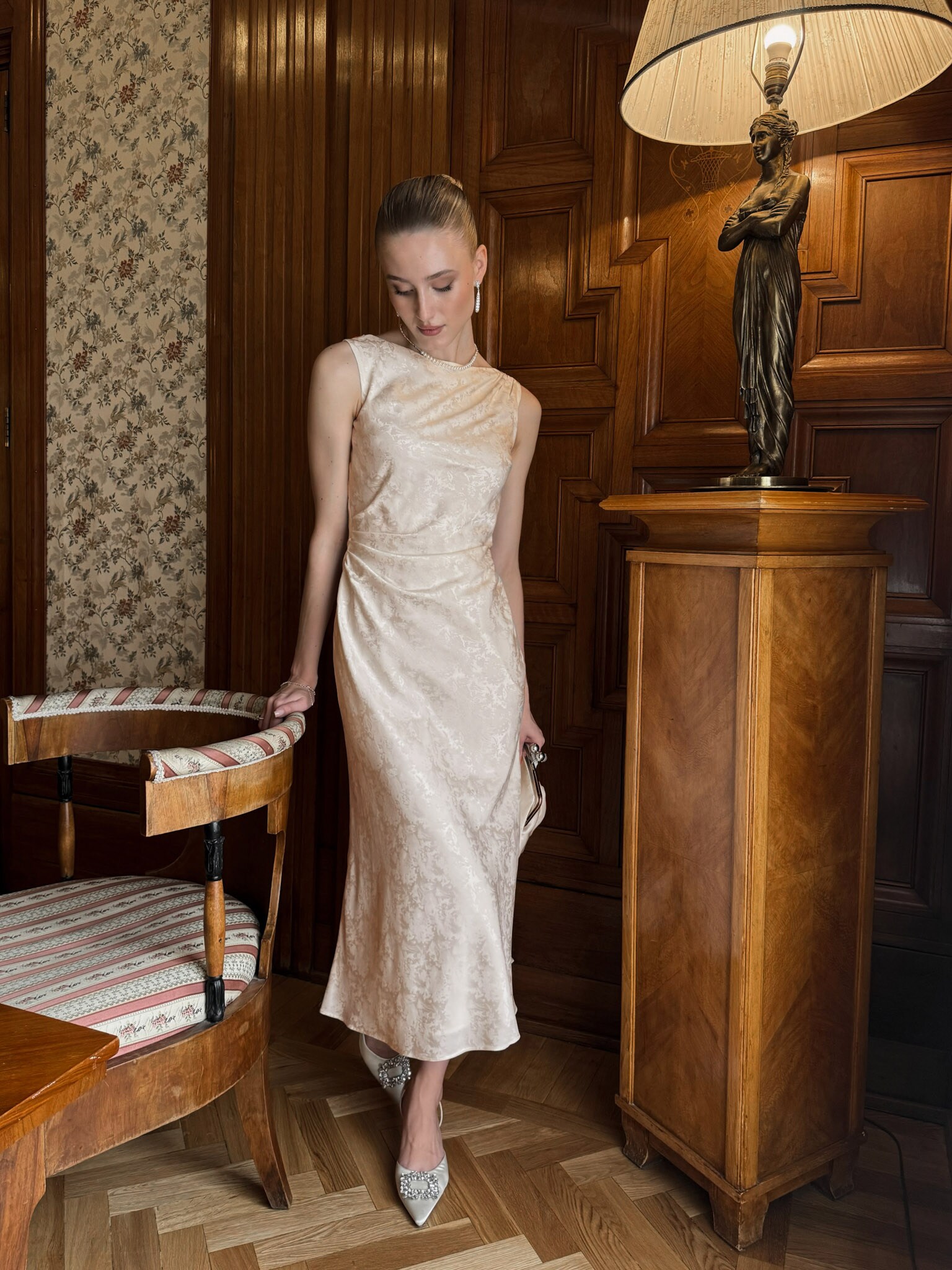 Платье миди с цветочным орнаментом