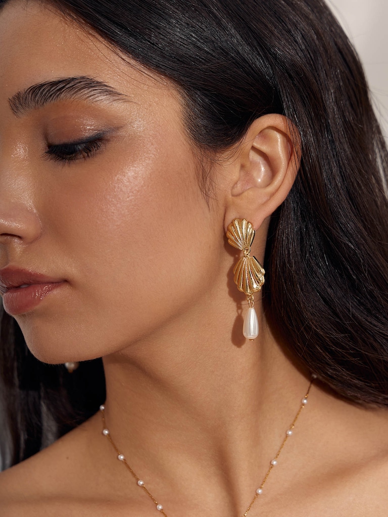 Серьги-пусеты с раковинами и жемчугом