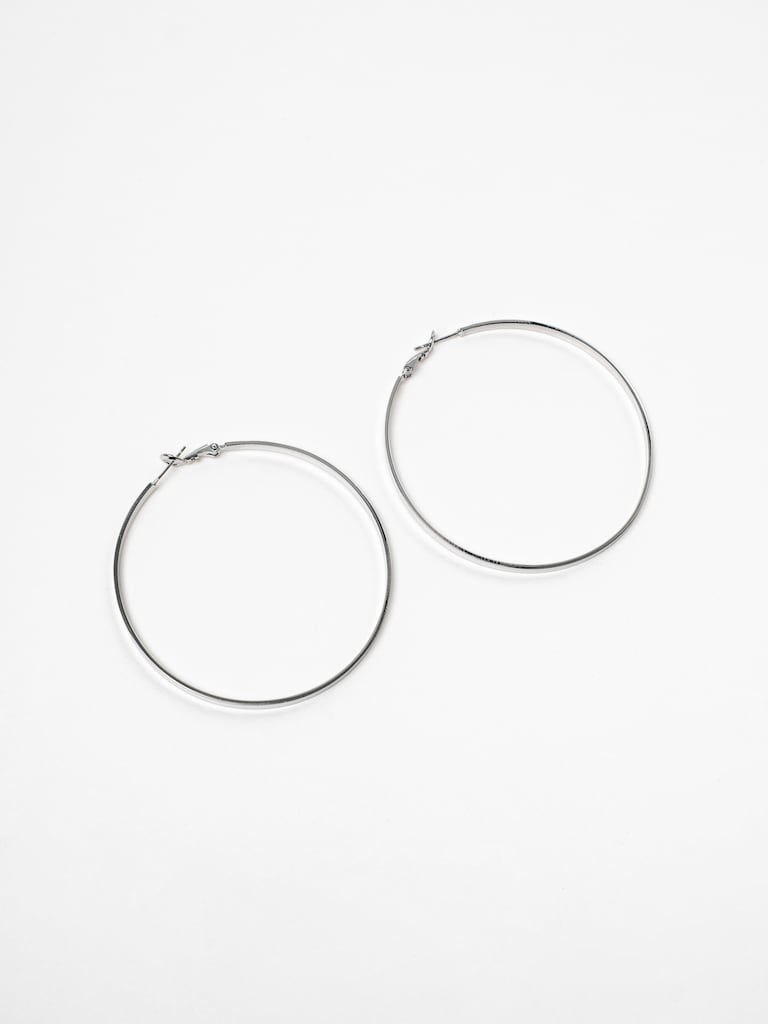 Тонкие серьги-кольца из гладкого металла