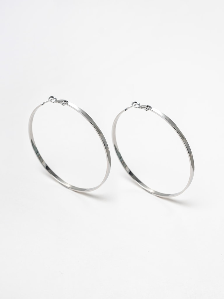 Тонкие серьги-кольца из гладкого металла