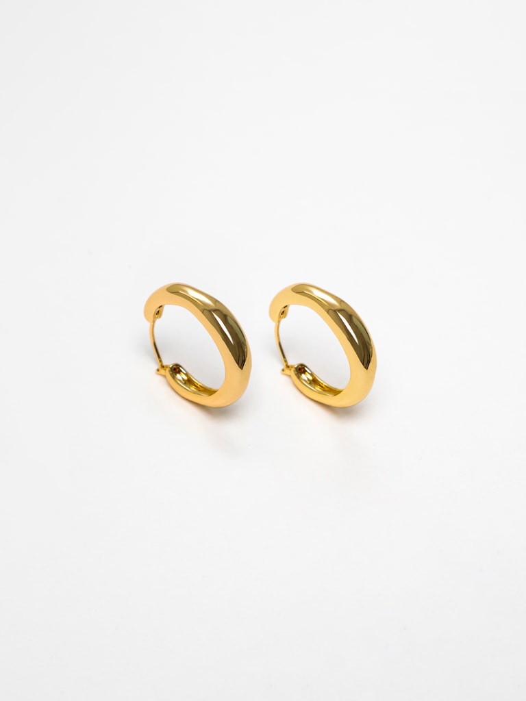 Curved hoop earrings