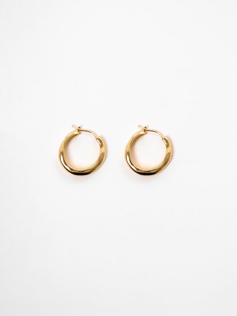 Curved hoop earrings