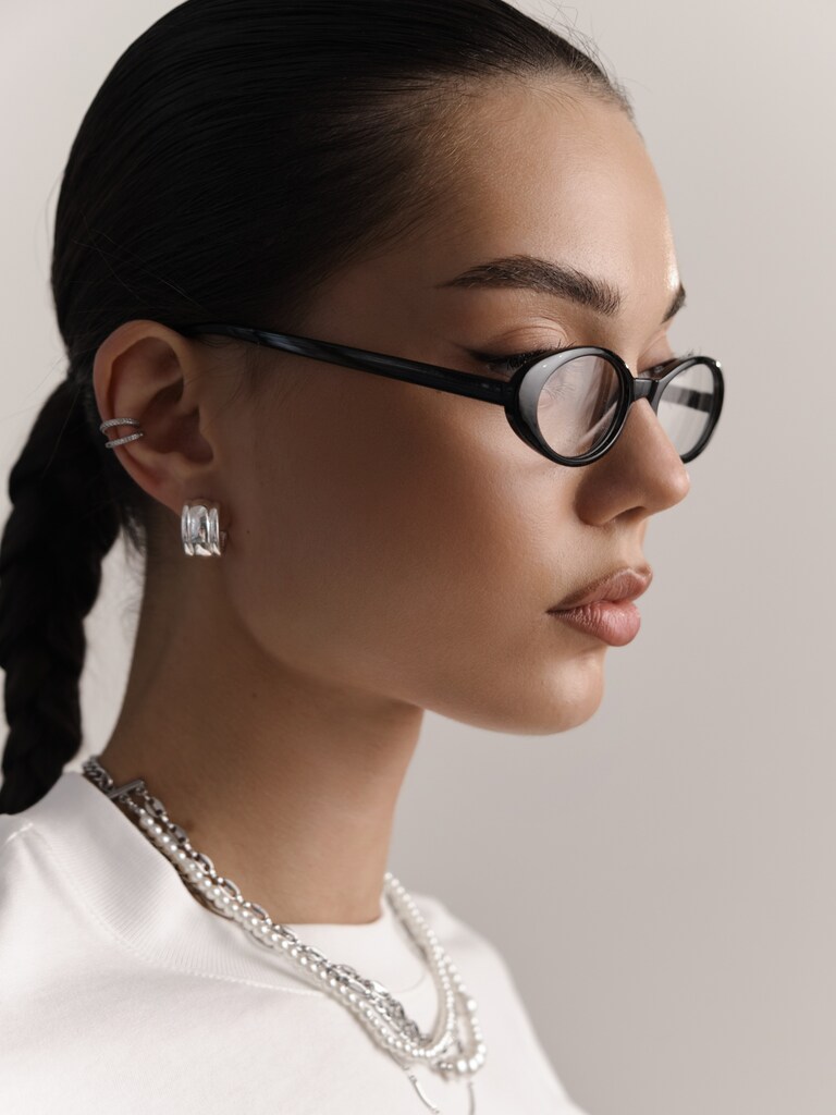 Decorative oval shaped sunglasses