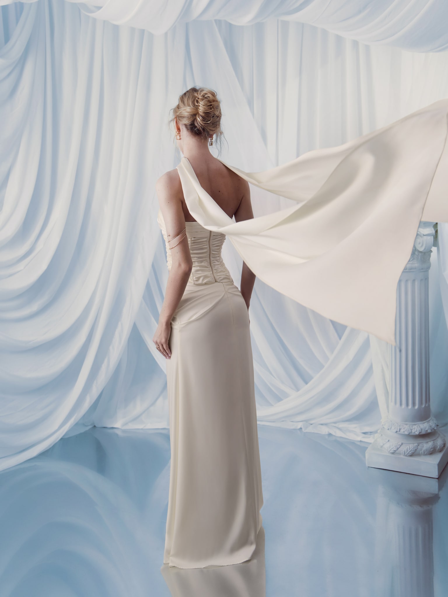 Jupe maxi en satin avec plis sur les hanches