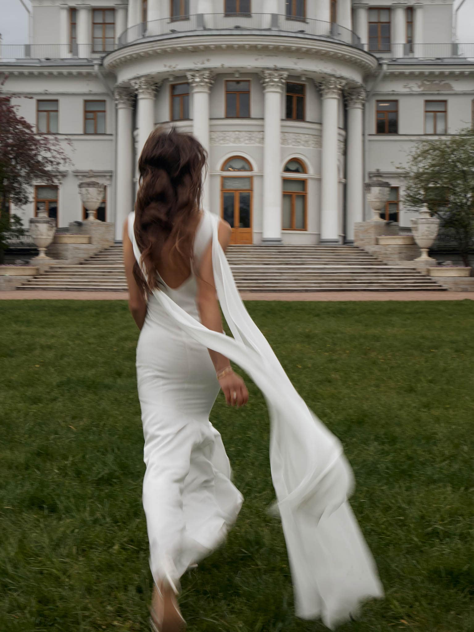Maxi dress with ribbons on the shoulders