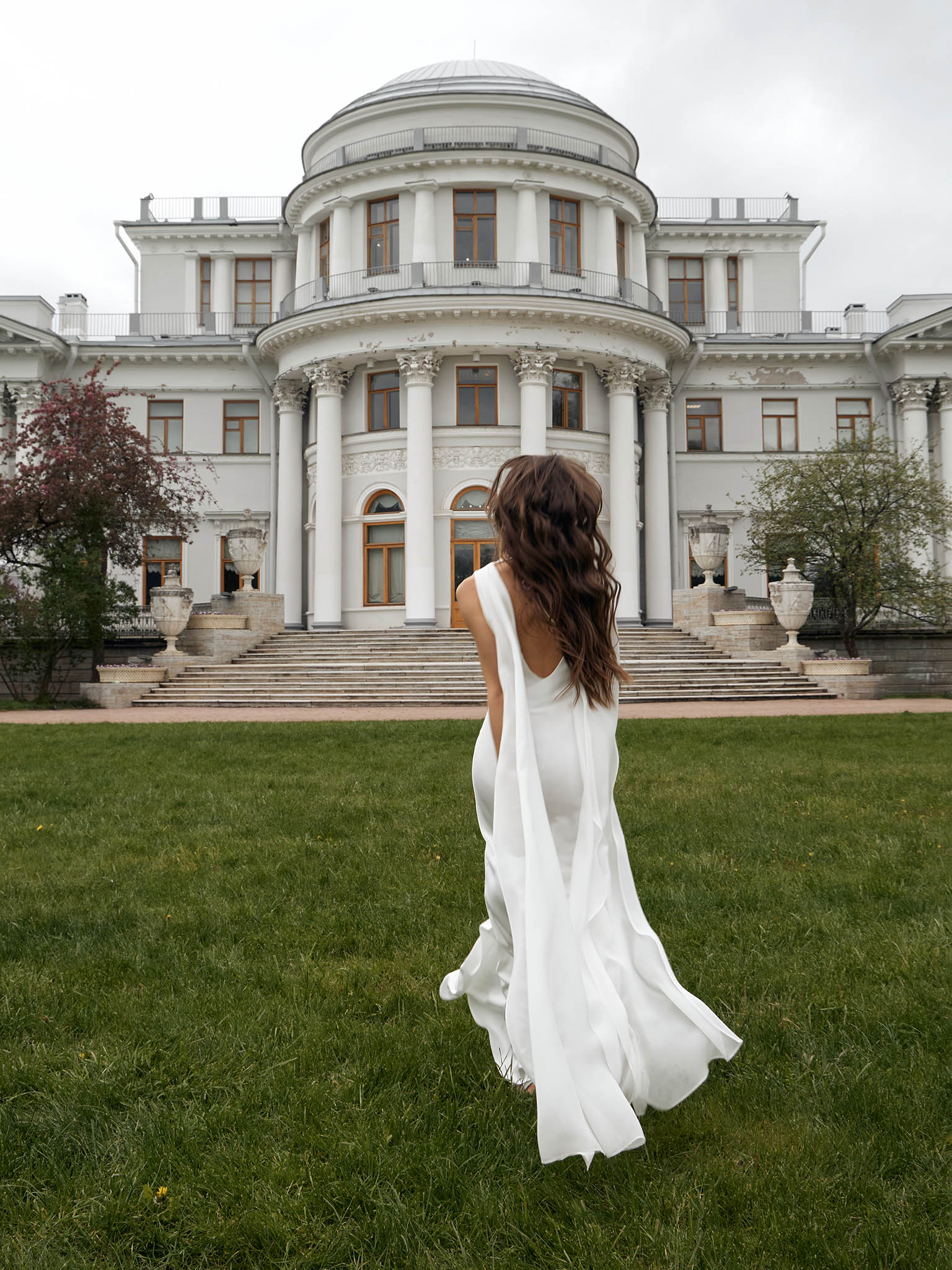 Maxi dress with ribbons on the shoulders :: LICHI - Online