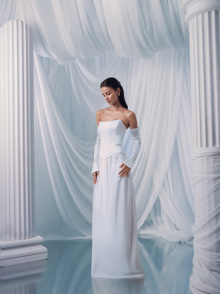 Satynowa spódnica maxi z zakładkami w talii