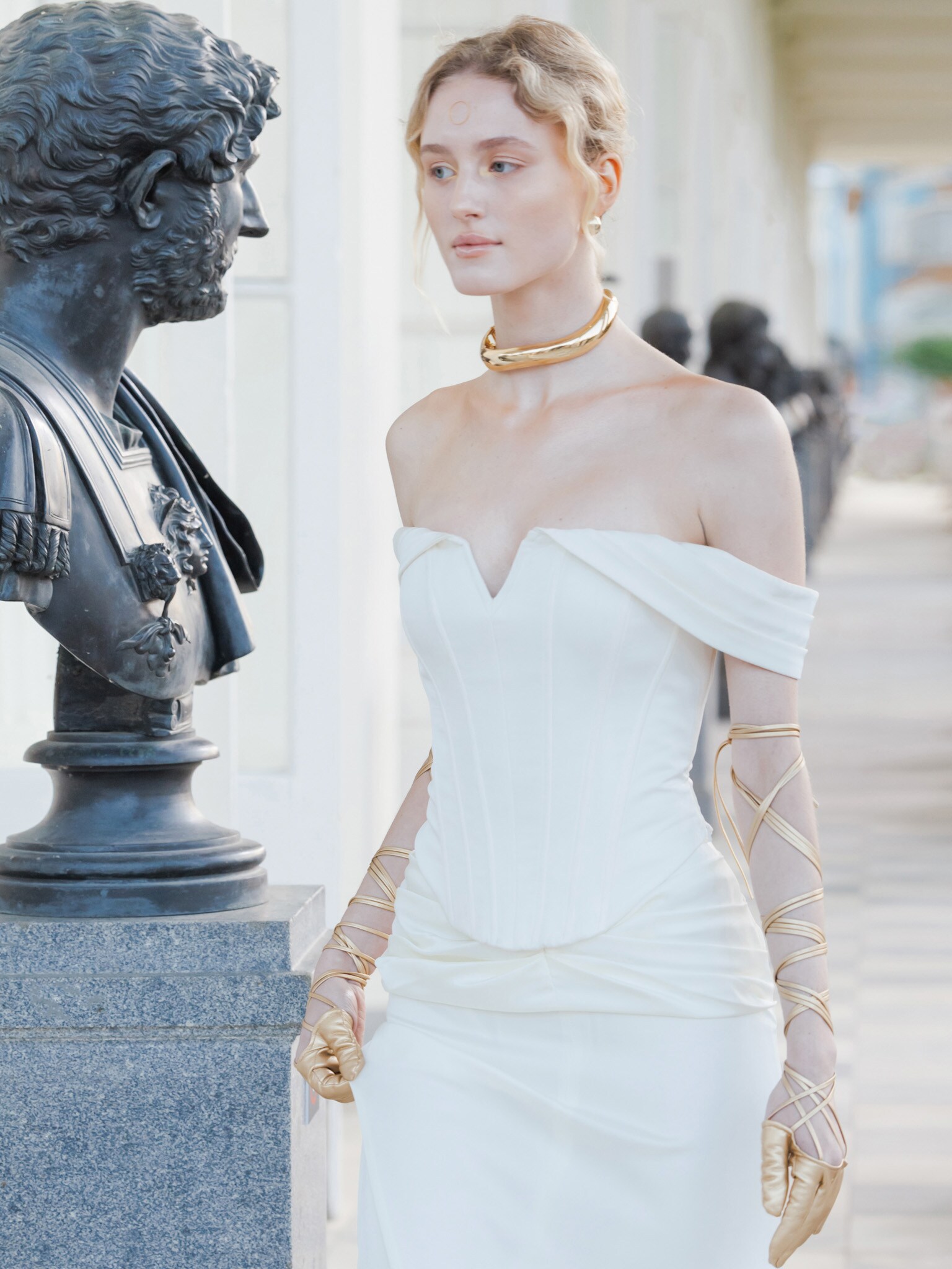 Сатиновый корсет с открытыми плечами