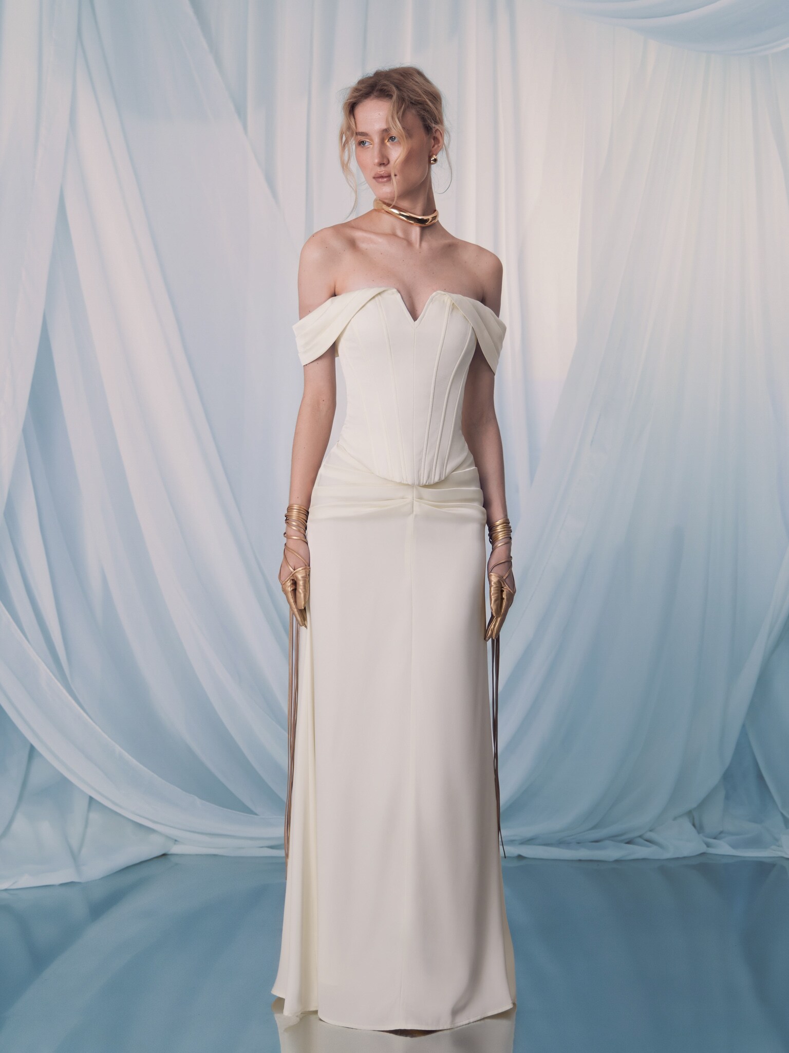 Сатиновый корсет с открытыми плечами