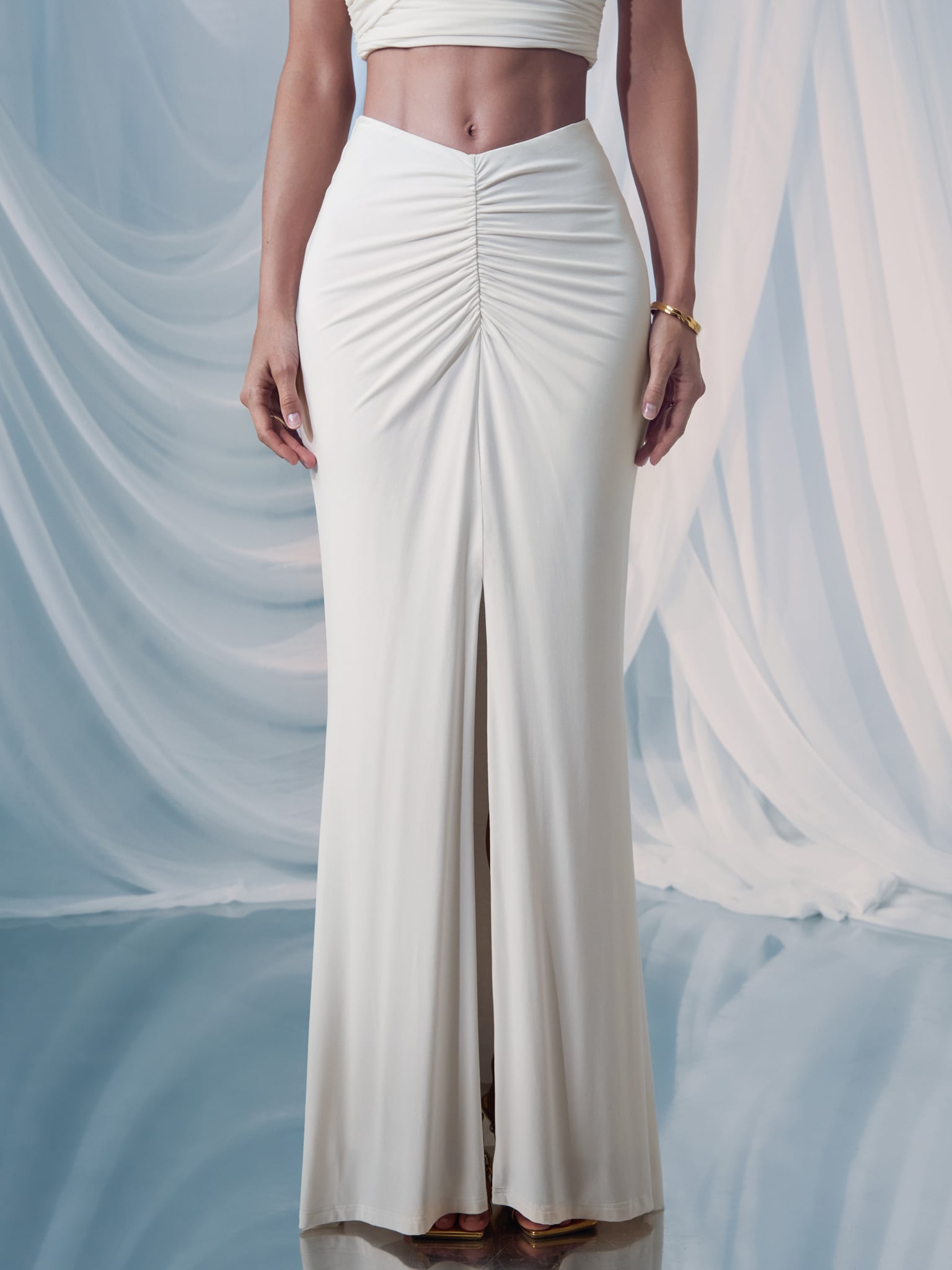 Мотоциклдегі жалаңаш есек Жалаңаш сексуалды тегістелген кеңістік