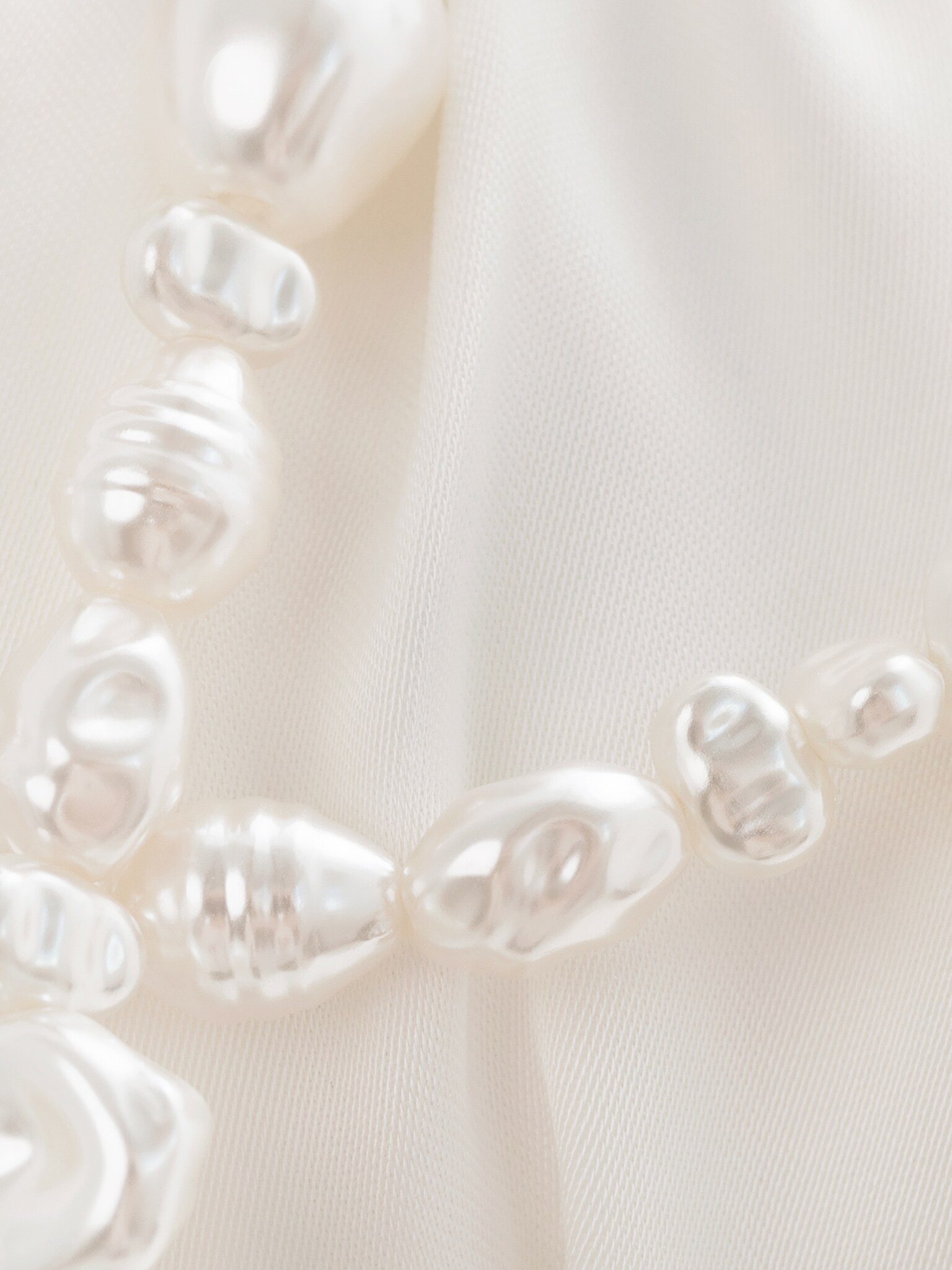 トップス PEARL BUSTIER SATIN TOP Satin bustier top with pearl decoration :: LICHI - Online