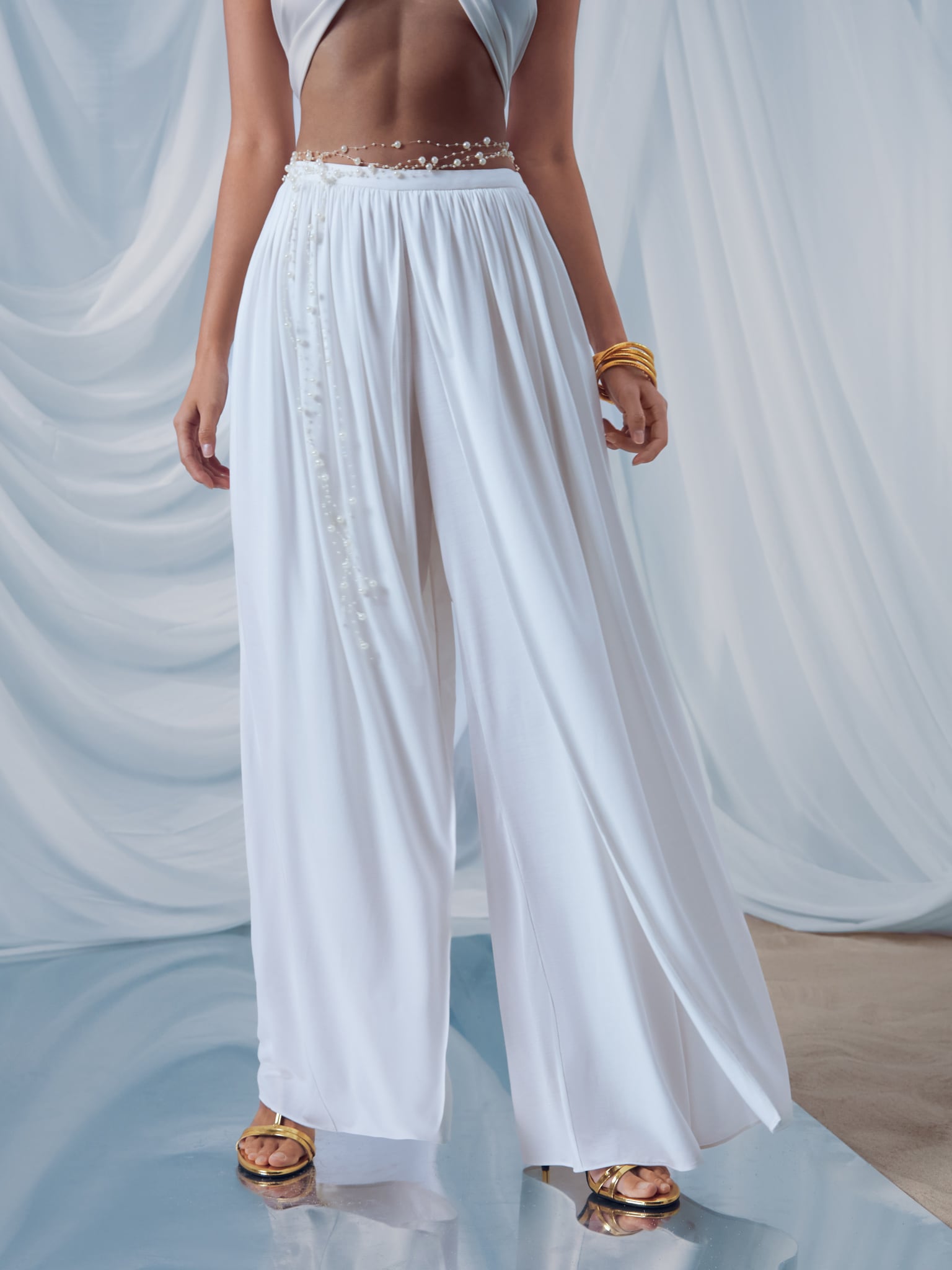 Брюки свободного кроя со сборками на талии