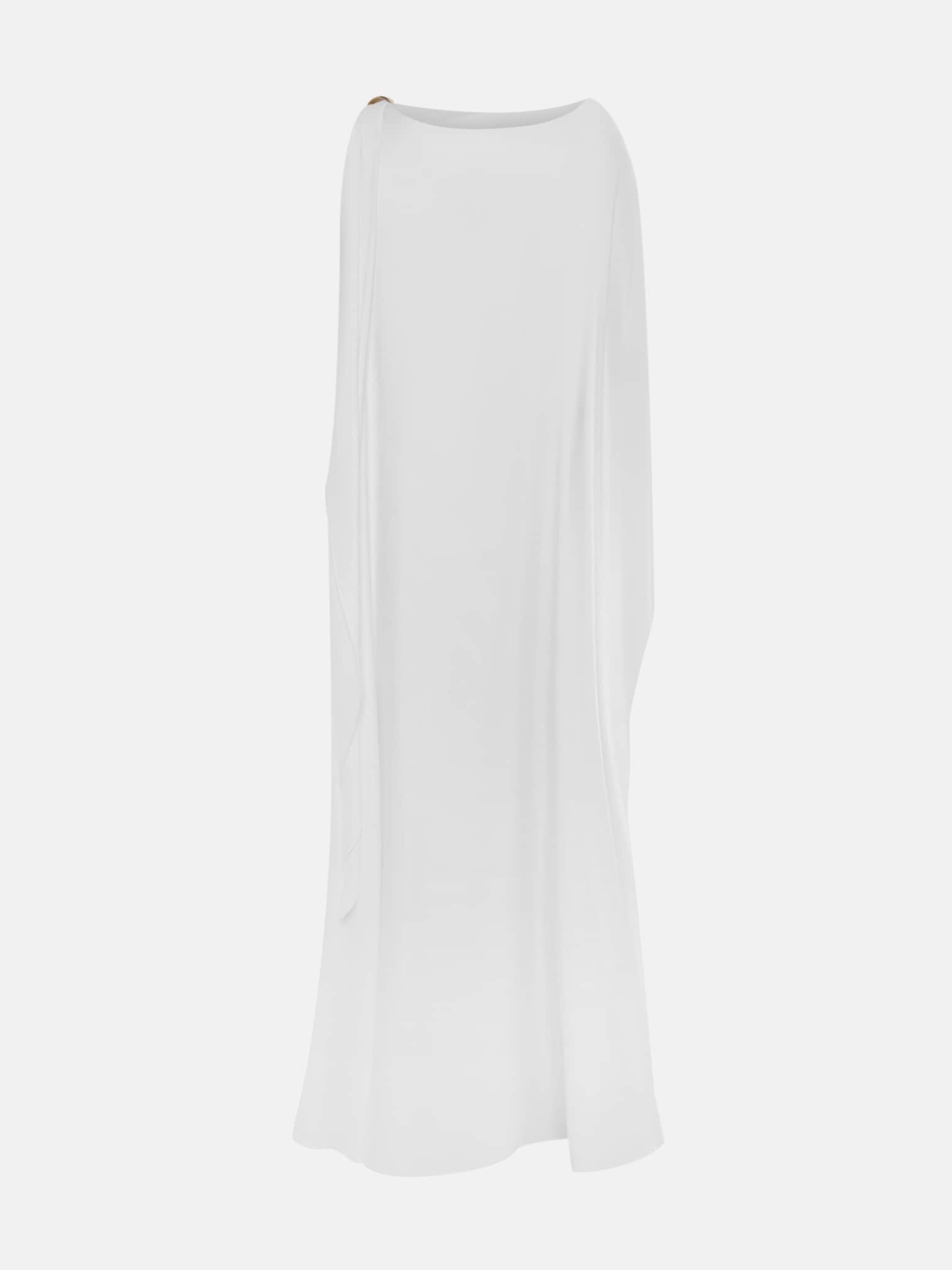 Легкое платье макси с кейпом и металлическим декором