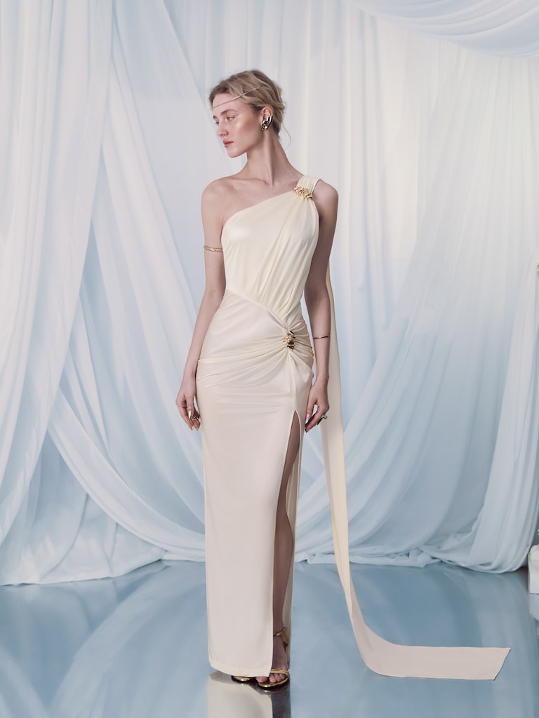 Платье макси с драпировками на плече и бедрах