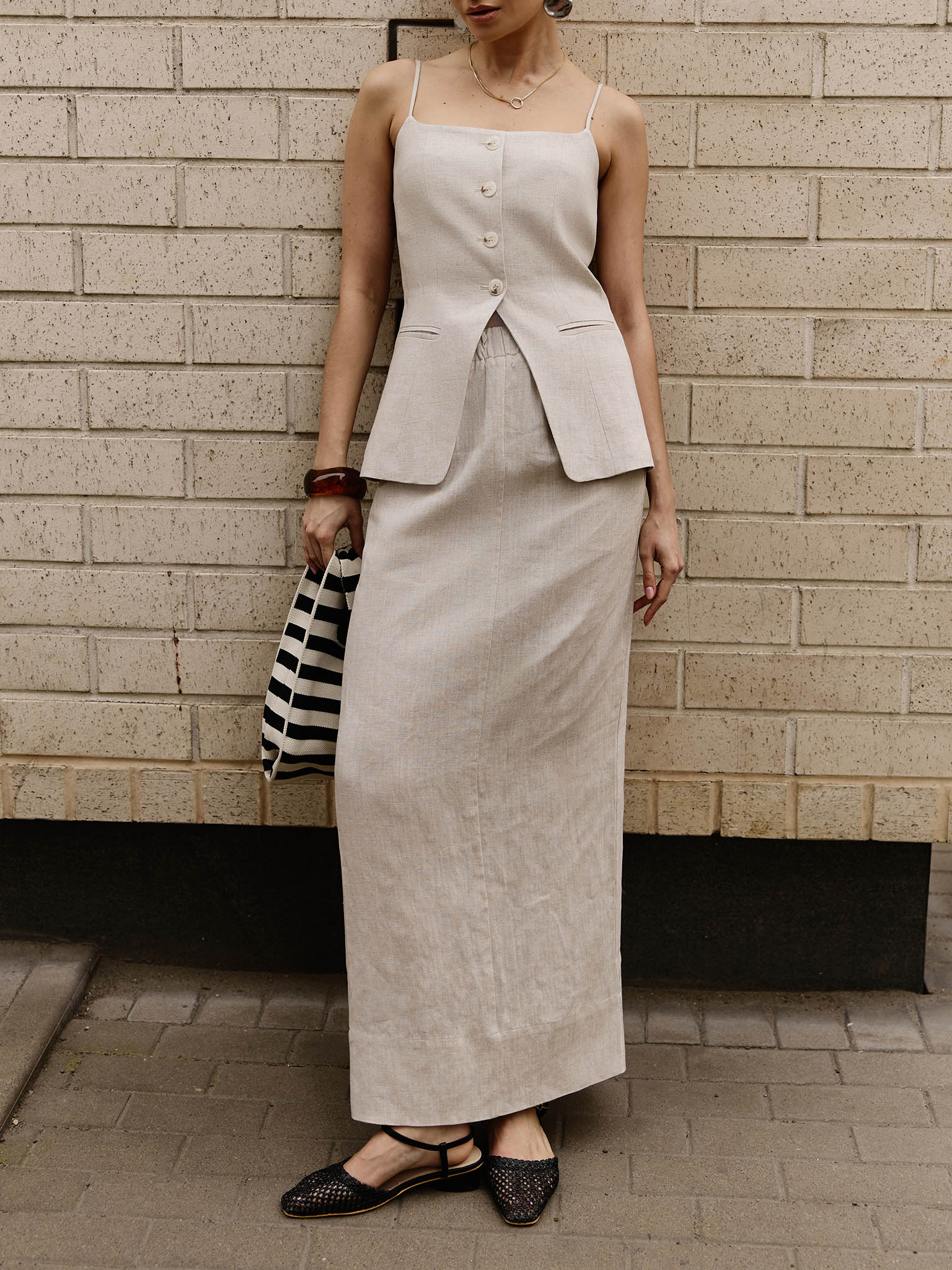 Льняной топ с крупными пуговицами