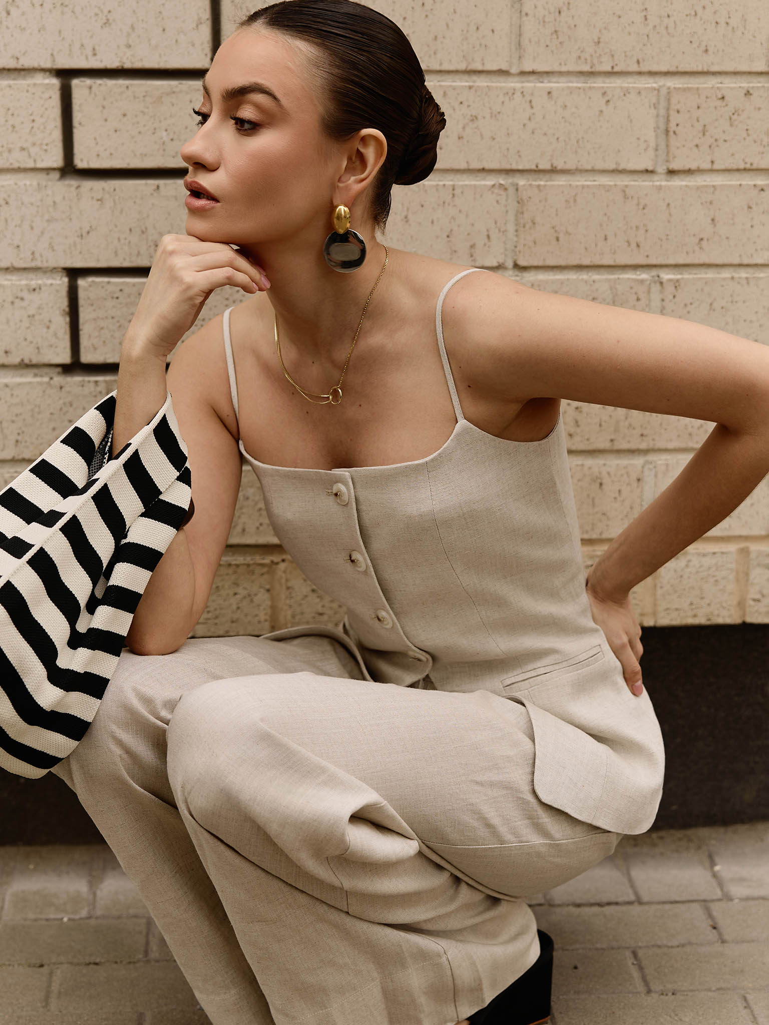 Льняной топ с крупными пуговицами