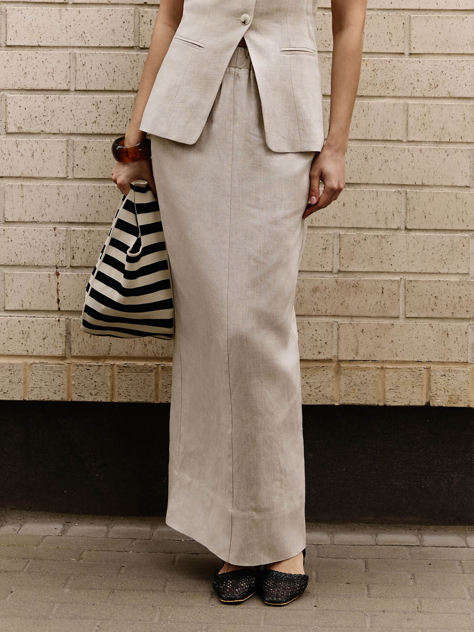 Straight linen maxi skirt with a slit cut