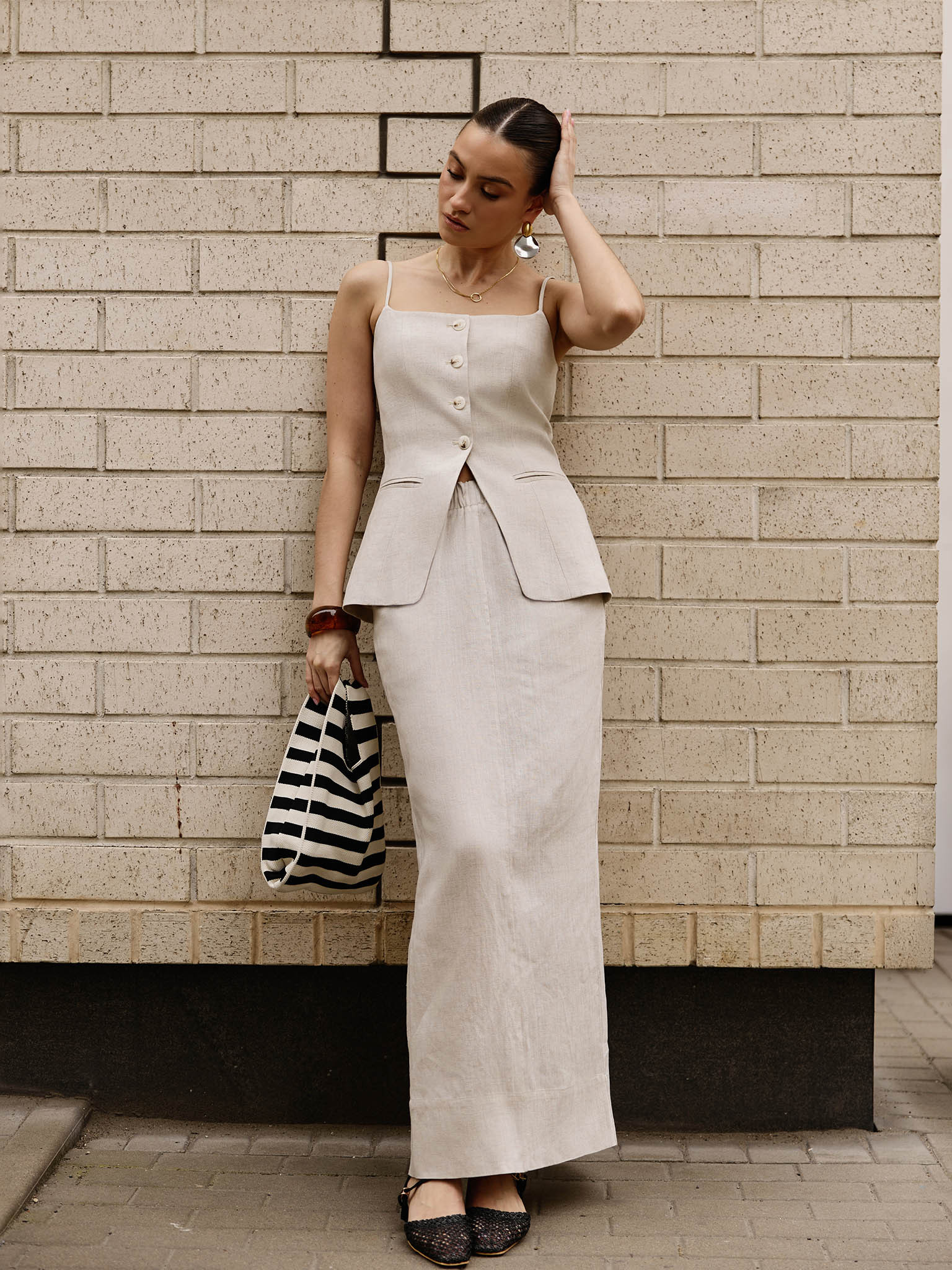 Straight linen maxi skirt with a slit cut