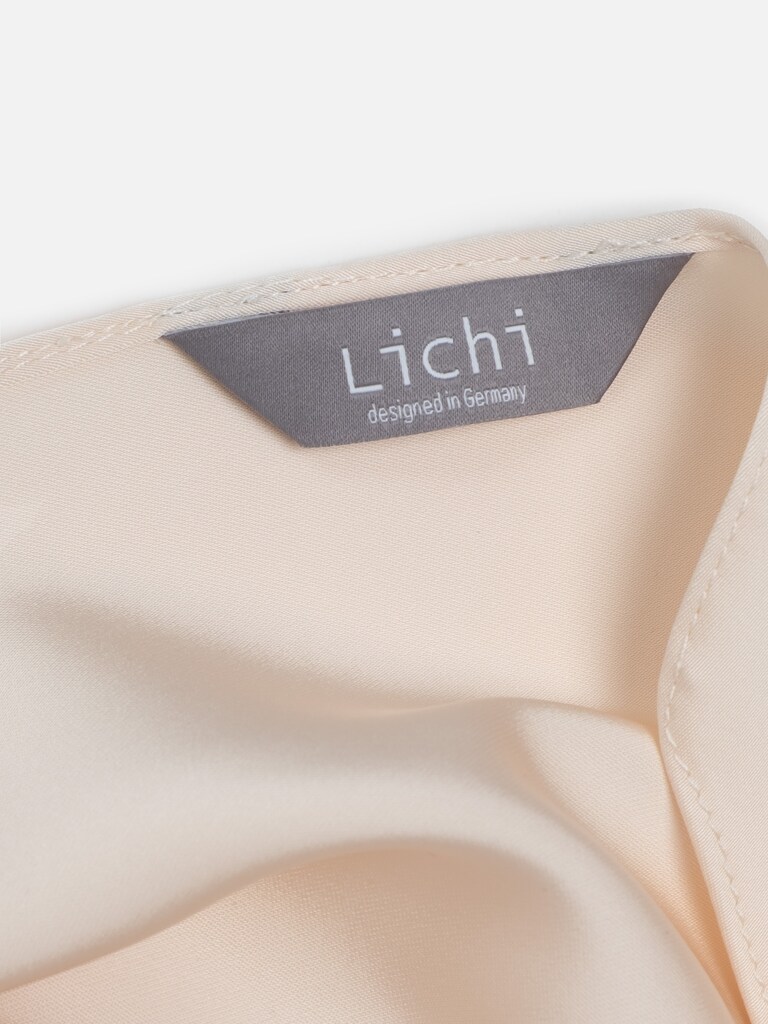 Платок из гладкой ткани