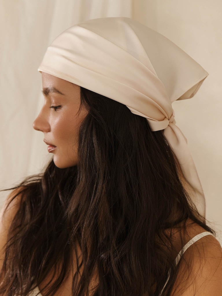 Платок из гладкой ткани