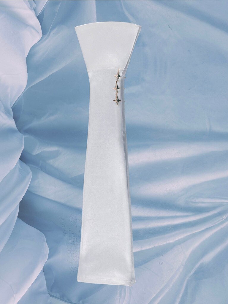 Long satin gloves with decorative buttons