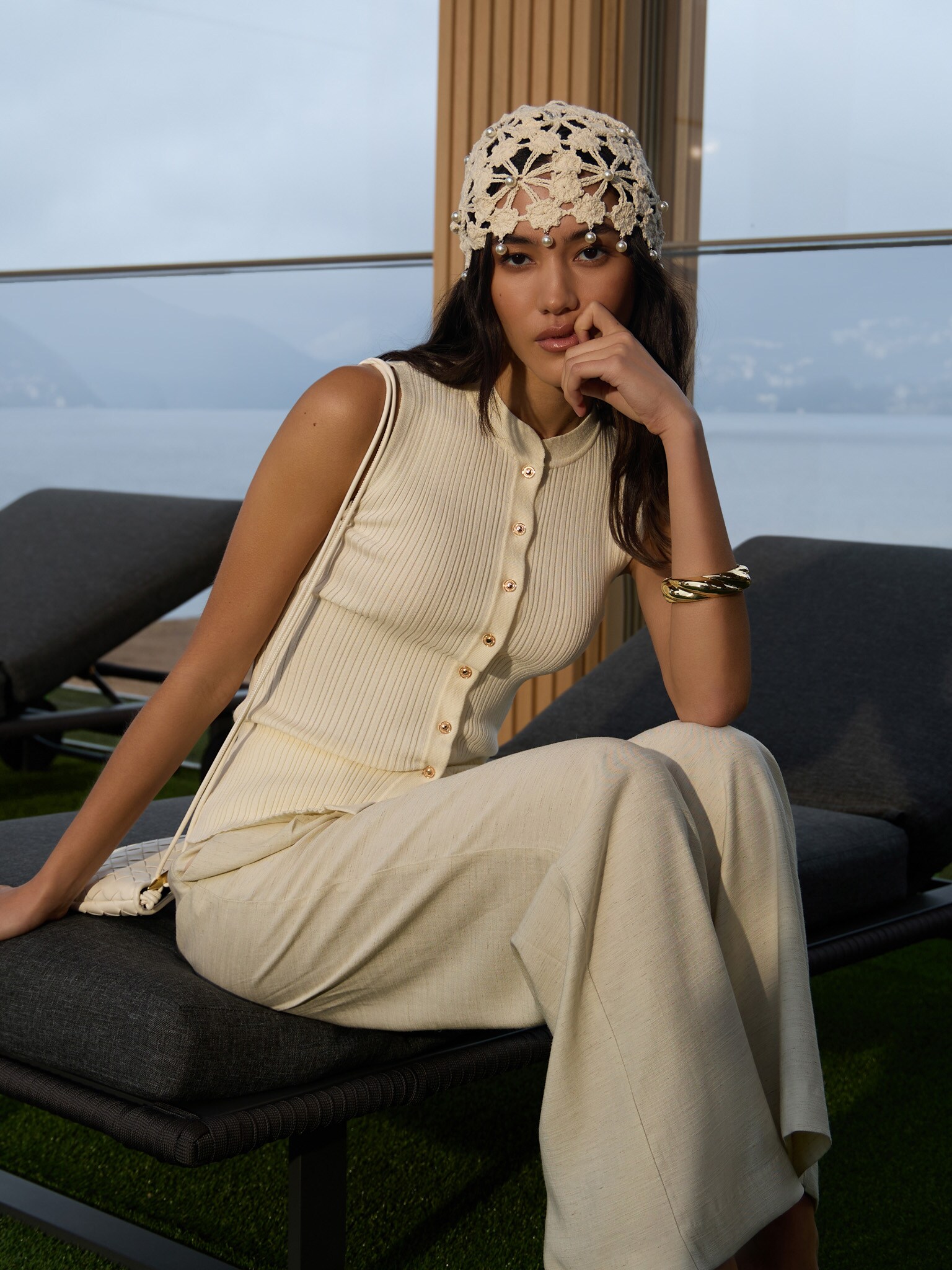 Top en maille côtelé avec boutons dorés