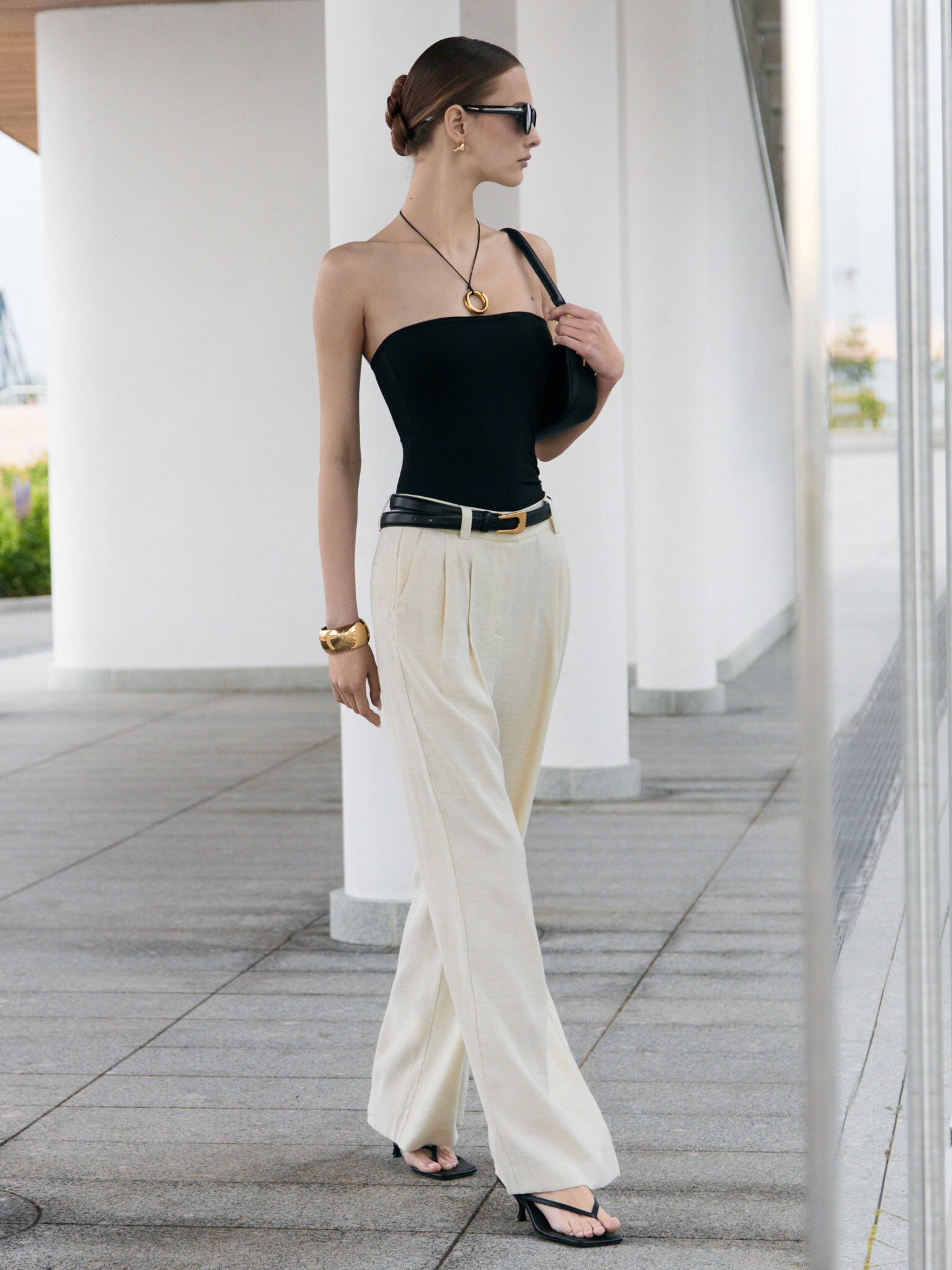 بنطلون فضفاض بقصة فضفاضة من قماش منسوج