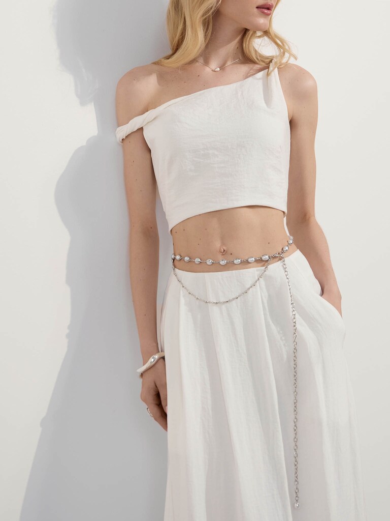 Decorative belt with large pearls