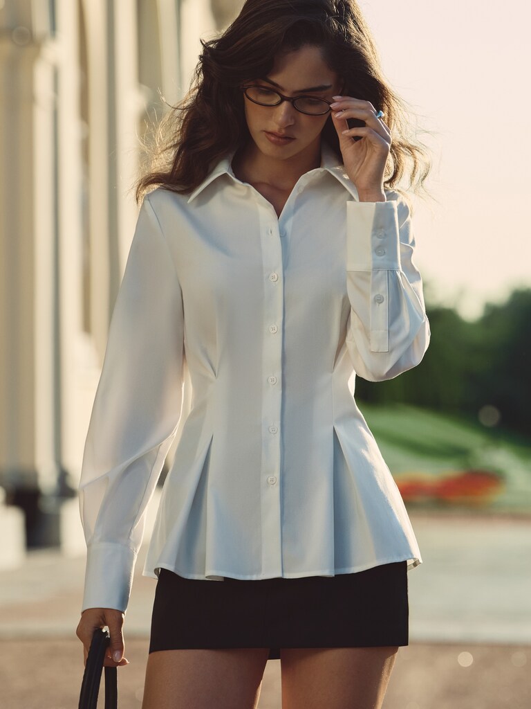 Une chemise à la taille accentuée