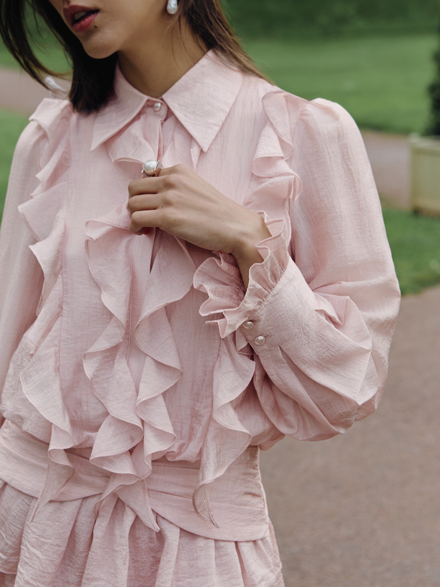 Minikleid aus strukturiertem Stoff mit Rüschen am Oberteil