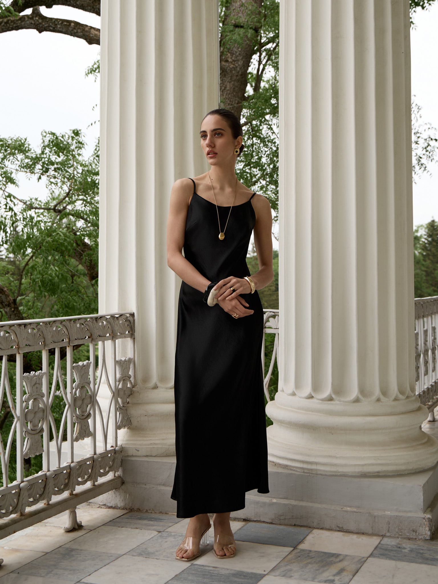 Robe longue en satin à effet froissé