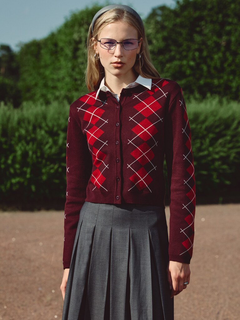 Прямой кардиган с контрастным орнаментом