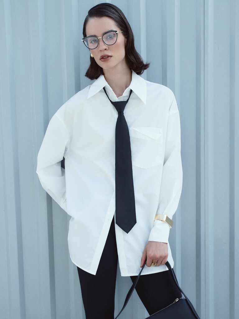 Oversize shirt with a large chest pocket