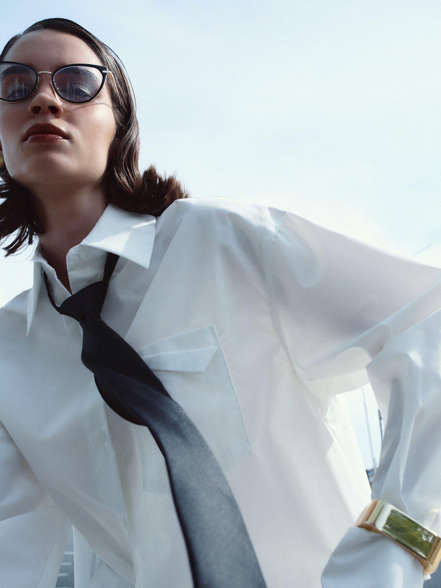 قميص كبير الحجم مع جيب كبير على الصدر