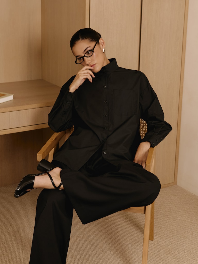 Loose fit shirt with a stand-up collar