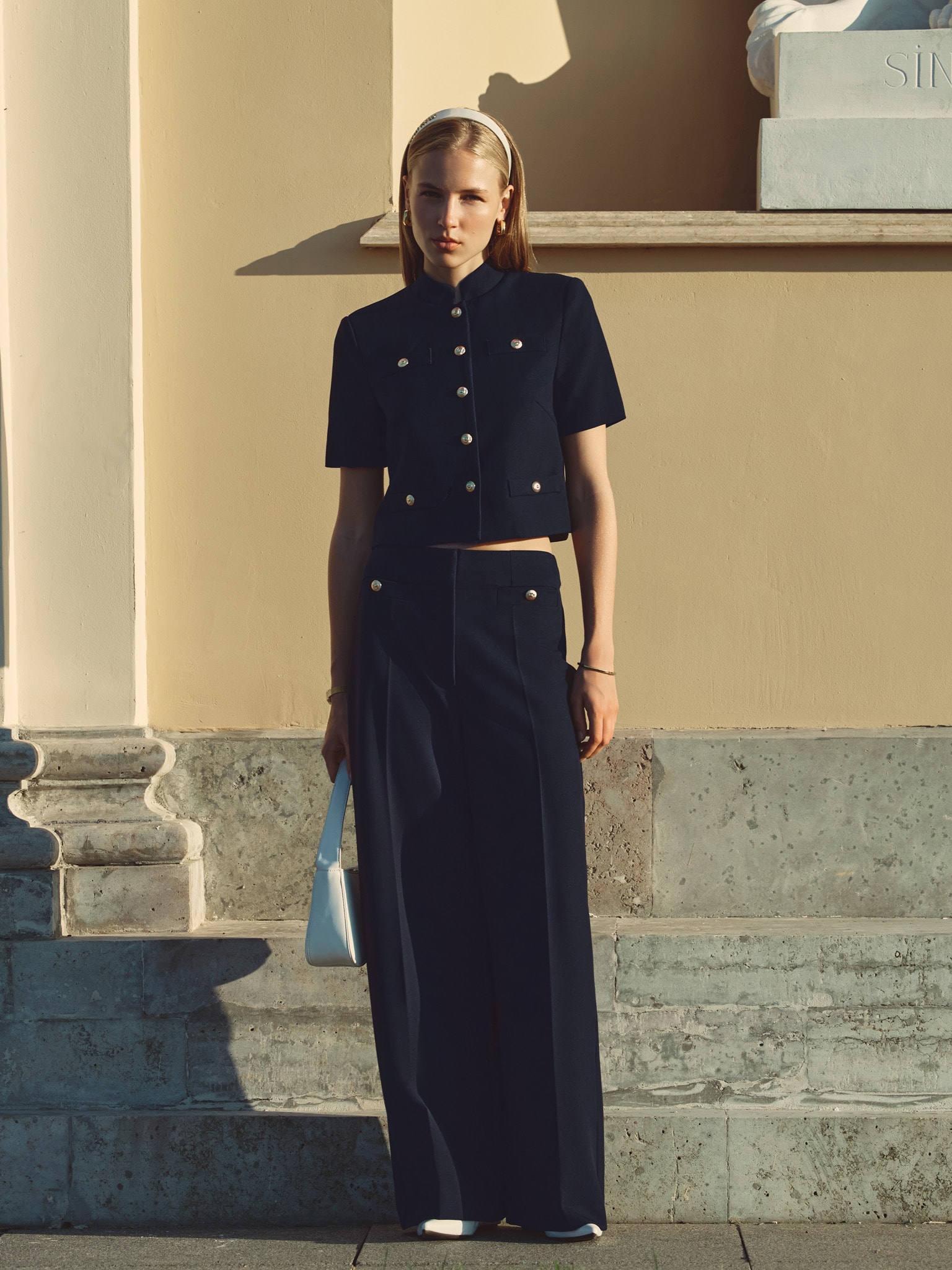 Jacket with short sleeves and oversized buttons :: LICHI