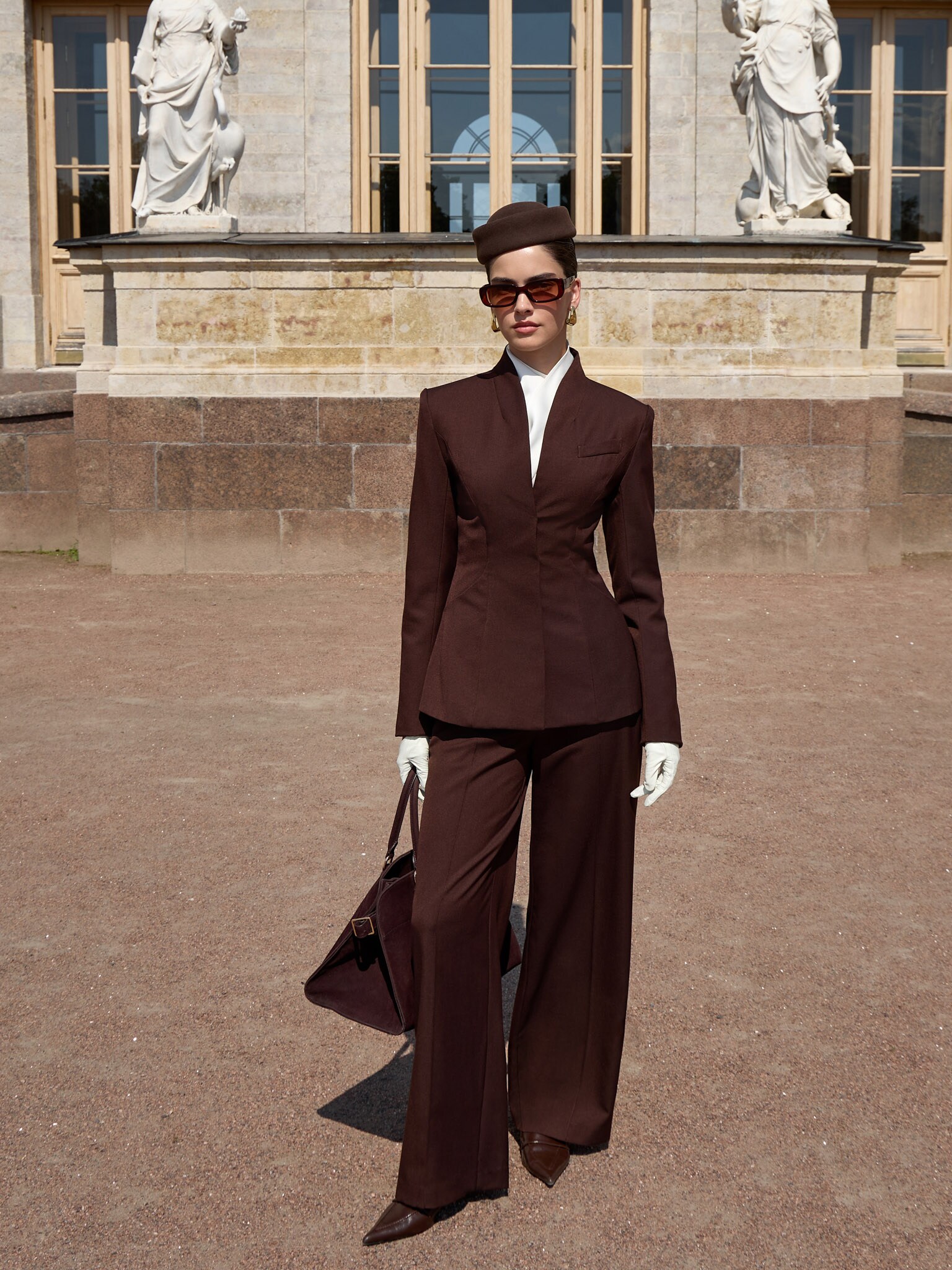 Брюки свободного кроя со стрелками