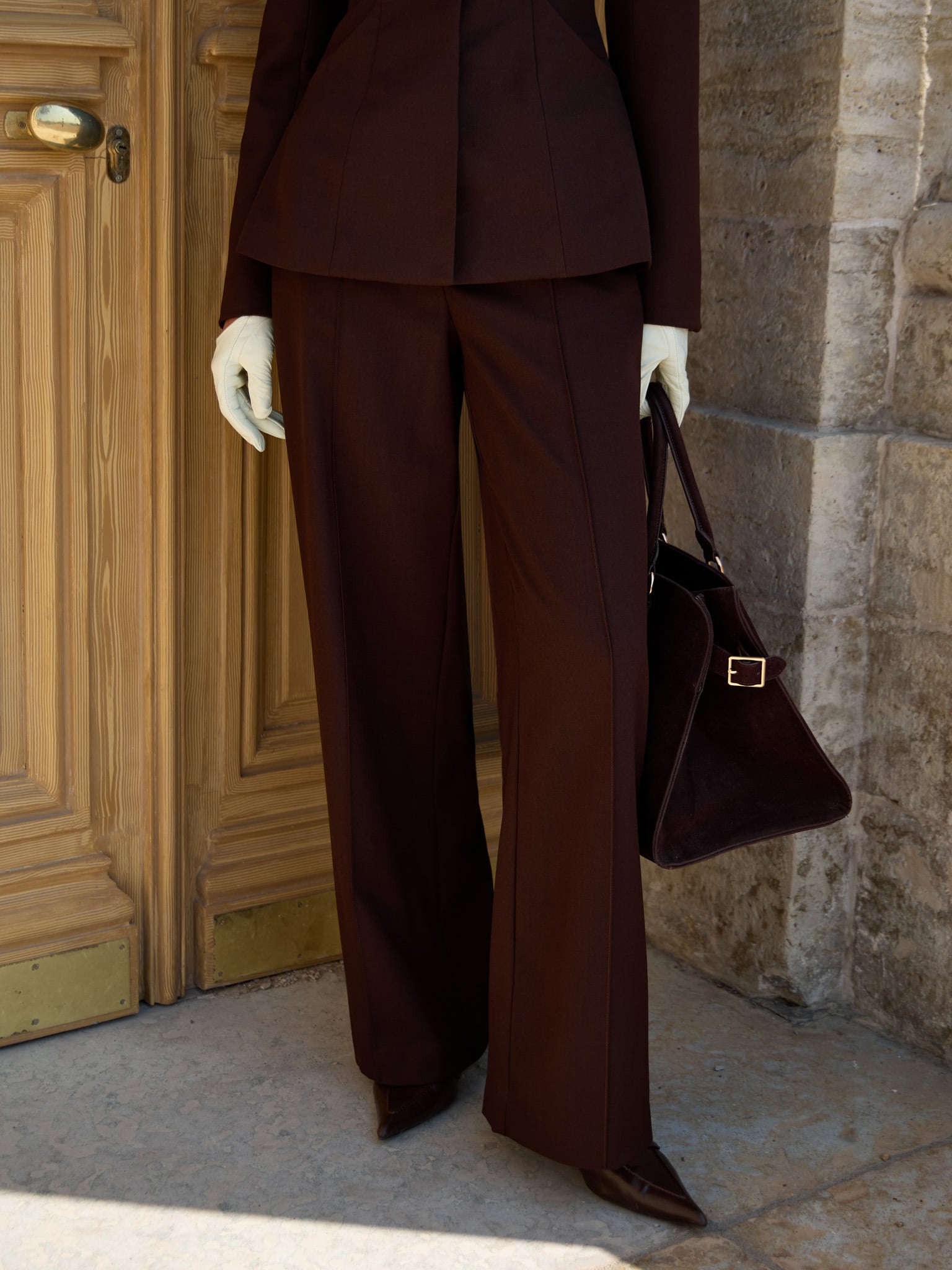 Брюки свободного кроя со стрелками