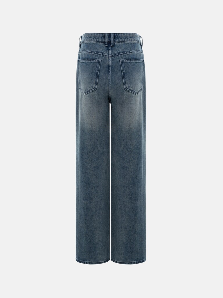 Свободные джинсы с защипами на талии