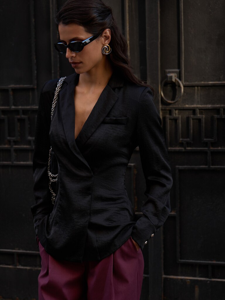 Fitted blouse with wrap imitation 